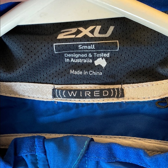 2XU Women’s Blue and Black Performance Jacket - Picture 2 of 6